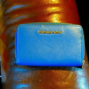 VGUC. Michael kors small wallet.